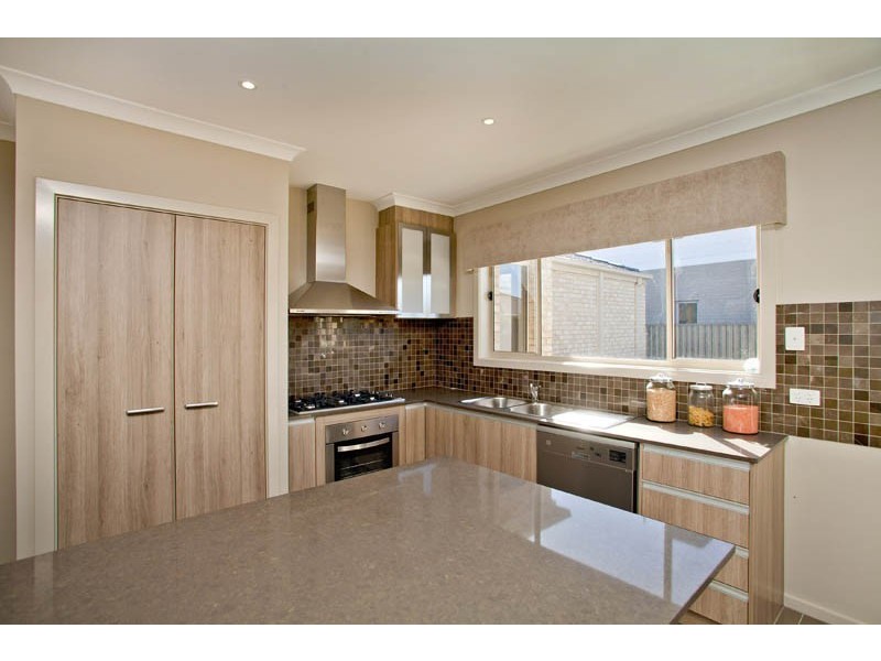 85 Eastlakes Boulevard, Lara VIC 3212