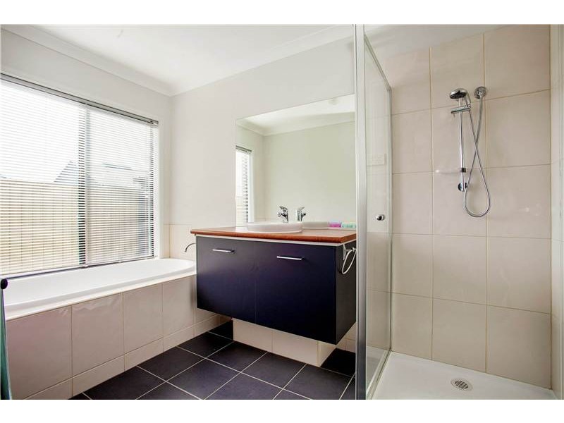 11 Nilaur Place, Lara VIC 3212