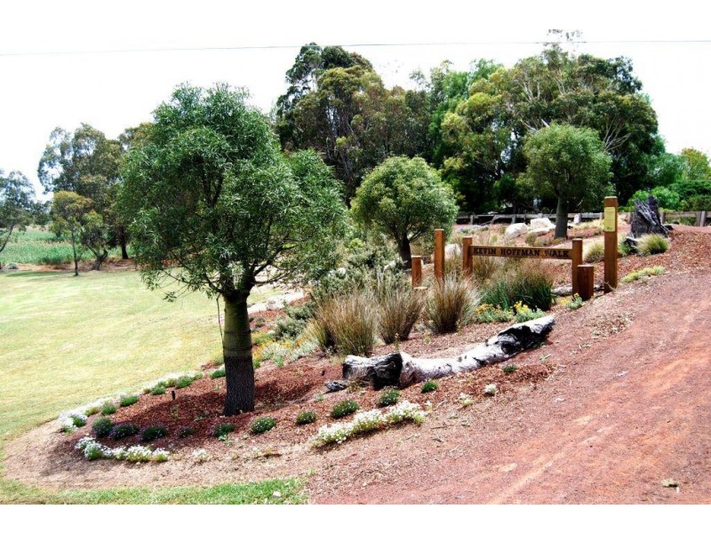 2/20 Station Lake Road, Lara VIC 3212