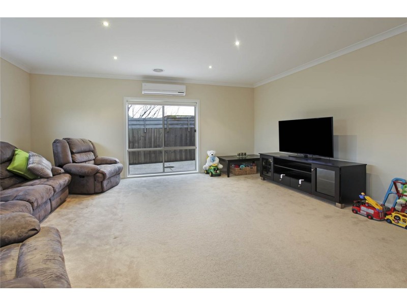 19 Canterbury Road East, Lara VIC 3212