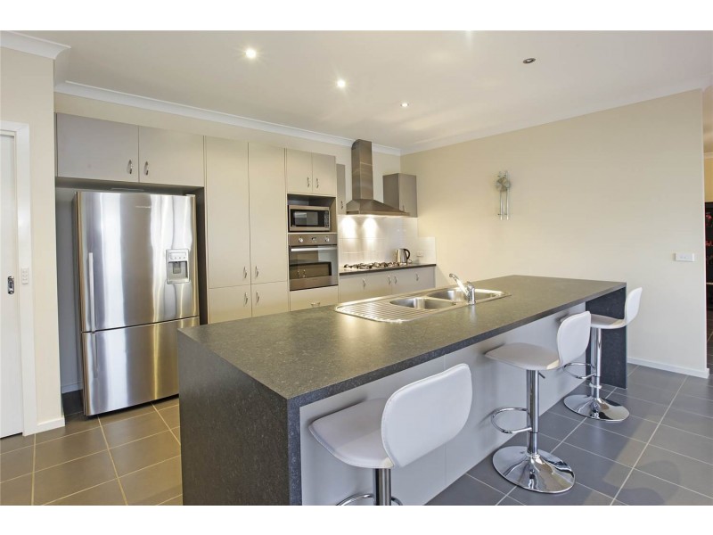 19 Canterbury Road East, Lara VIC 3212