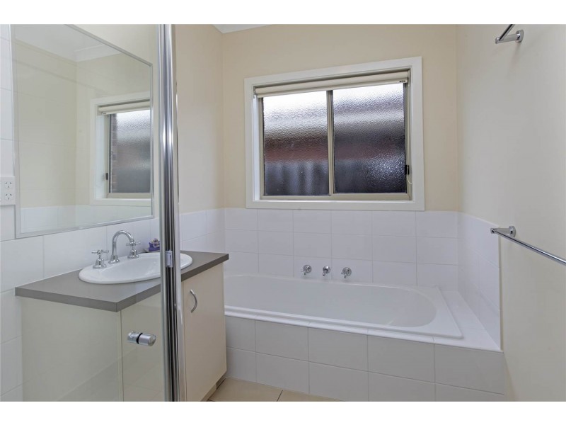 19 Canterbury Road East, Lara VIC 3212