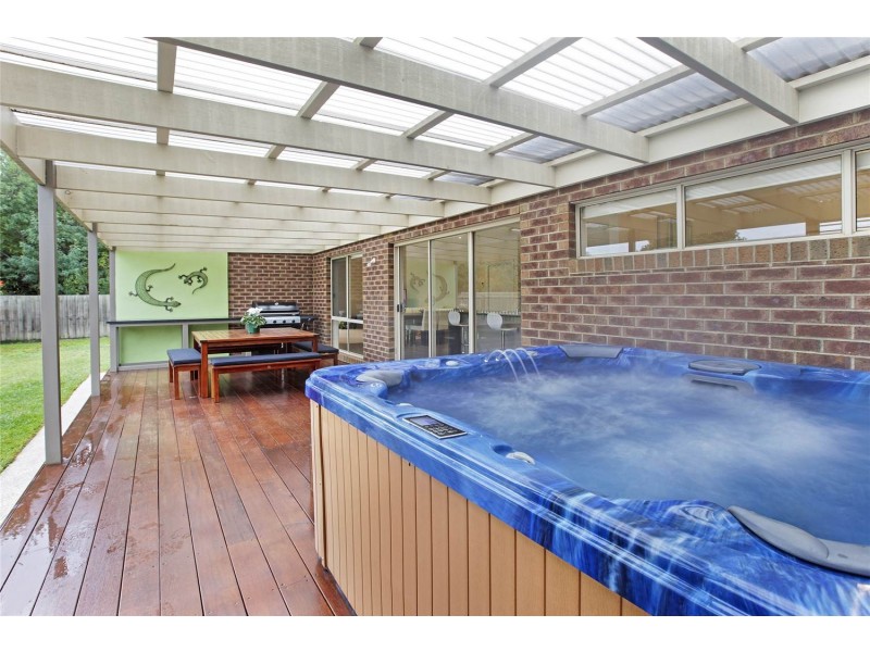 19 Canterbury Road East, Lara VIC 3212