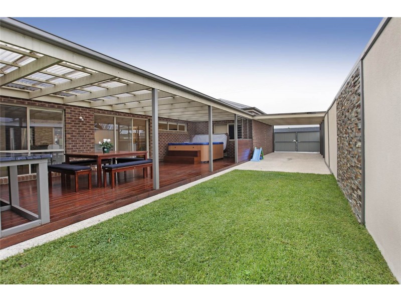 19 Canterbury Road East, Lara VIC 3212