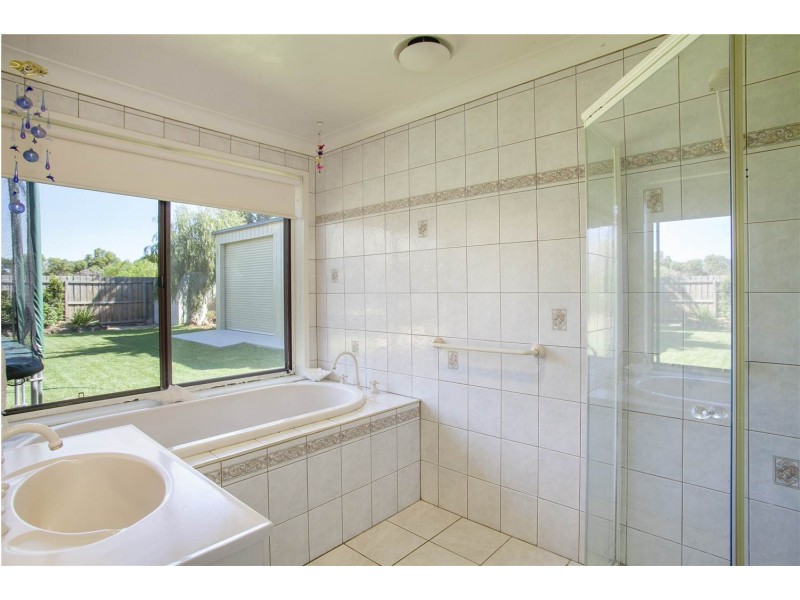 53 Smeaton Close, Lara VIC 3212