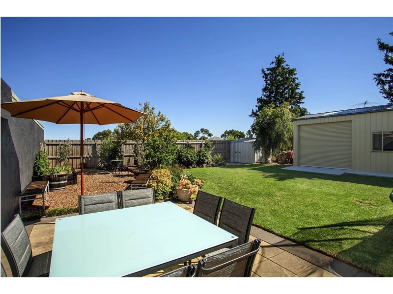 53 Smeaton Close, Lara VIC 3212