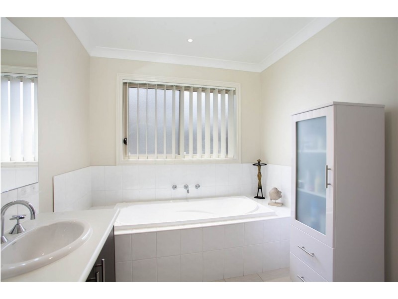 14 Raymond George Place, Lara VIC 3212