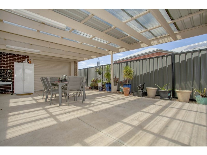 14 Raymond George Place, Lara VIC 3212