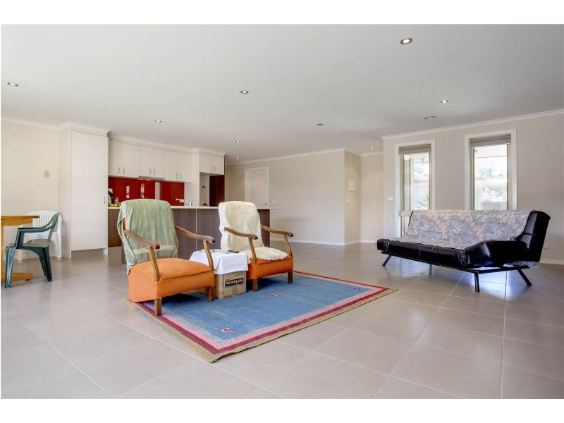 2/26 Benjamin Drive, Lara VIC 3212