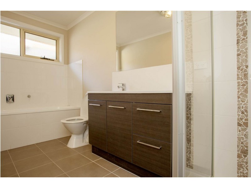 2/26 Benjamin Drive, Lara VIC 3212