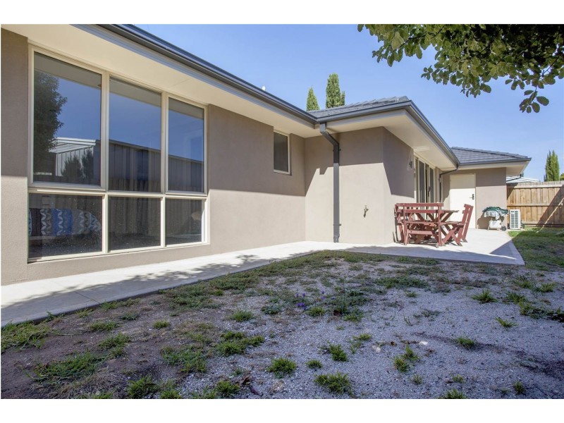 2/26 Benjamin Drive, Lara VIC 3212