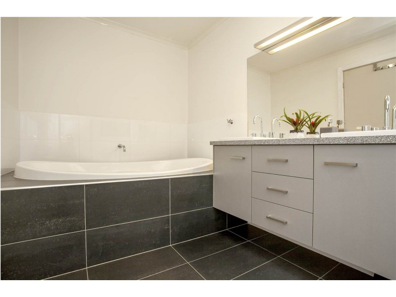 23 Waliki Court, Lara VIC 3212