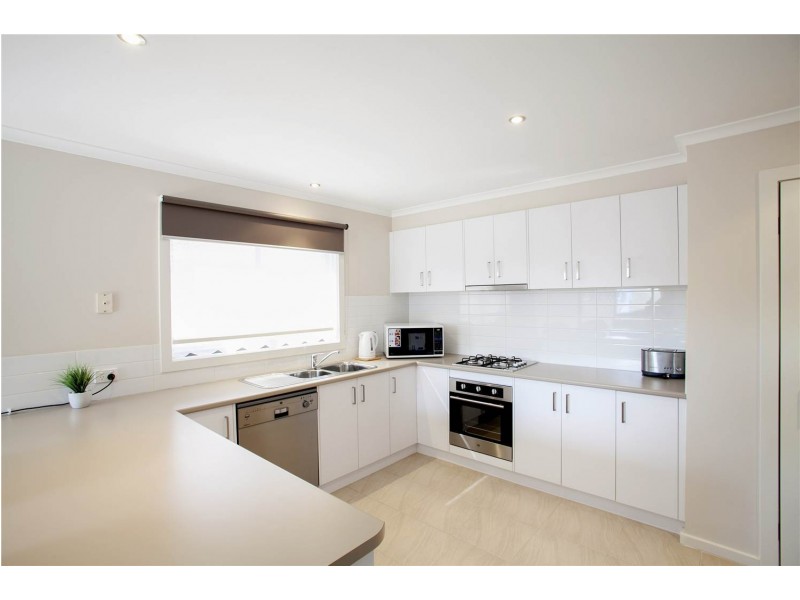 13 Canopus Crescent, Lara VIC 3212