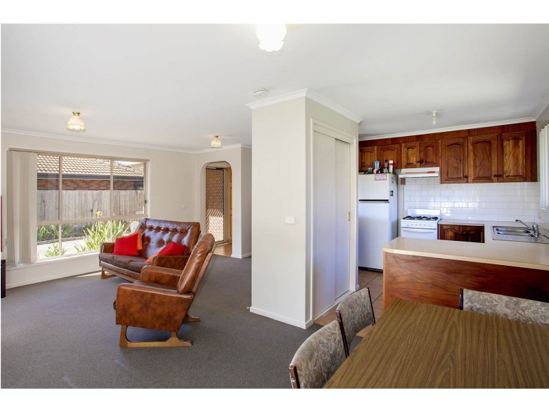 16 Cameron Crescent, Lara VIC 3212