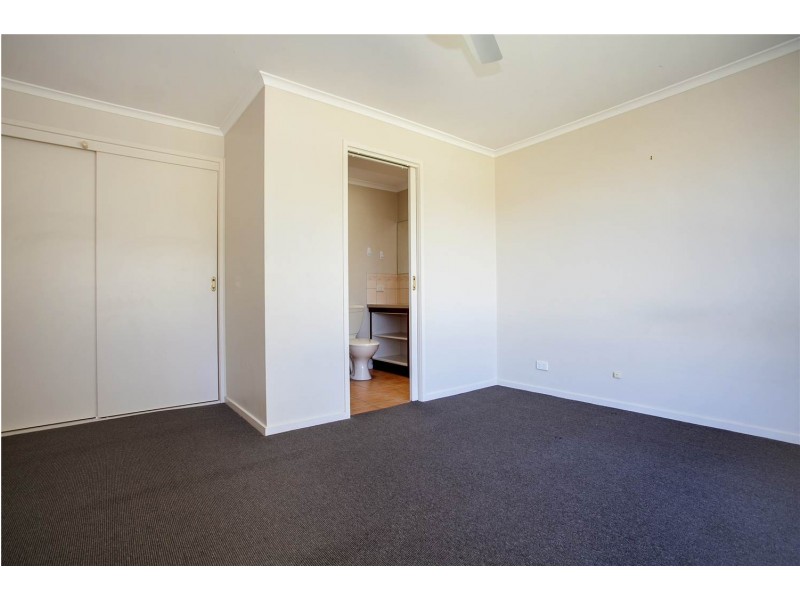 16 Cameron Crescent, Lara VIC 3212