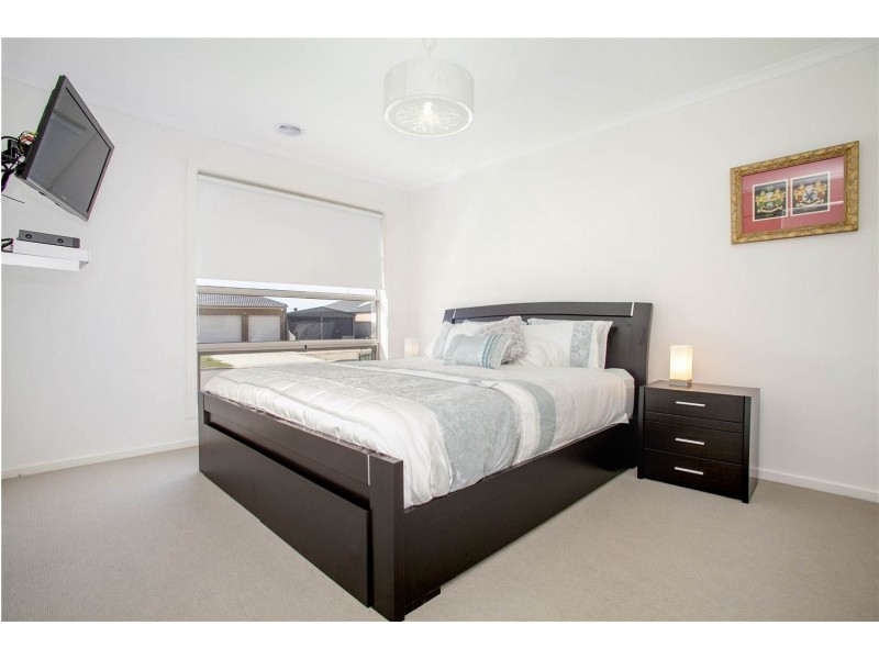 18 Cape Barron Drive, Lara VIC 3212