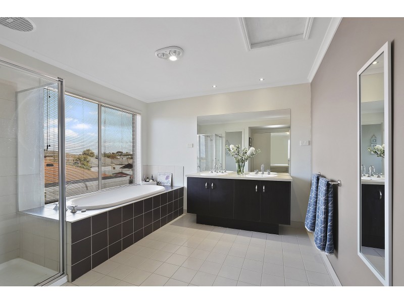 14-15 Hoffman Court, Lara VIC 3212