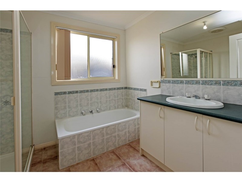 15 Lipson Drive, Lara VIC 3212