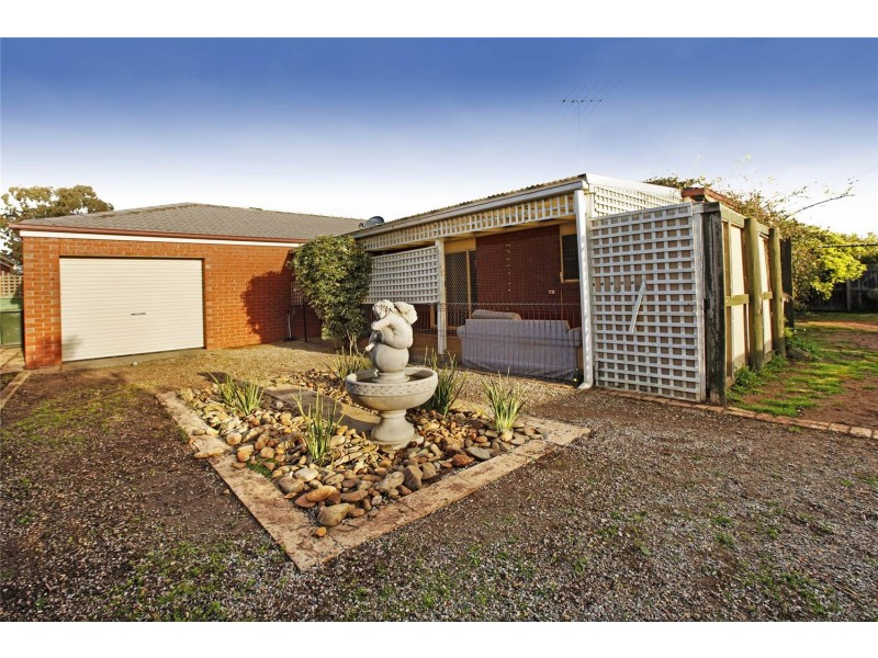 15 Lipson Drive, Lara VIC 3212