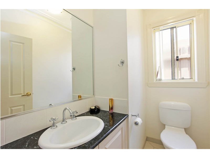 8 Hailar Lane, Lara VIC 3212