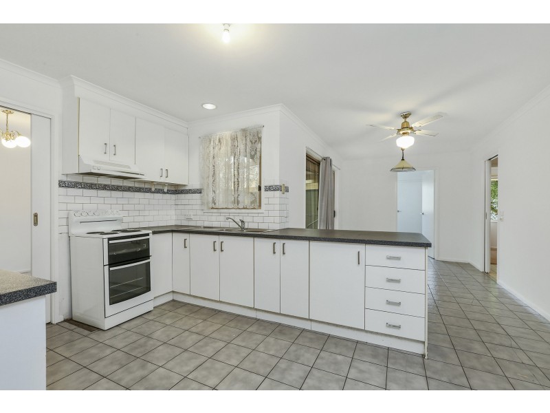 7 Newcomen Court, Lara VIC 3212