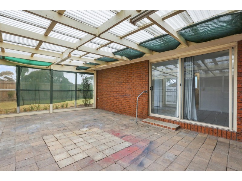 7 Newcomen Court, Lara VIC 3212