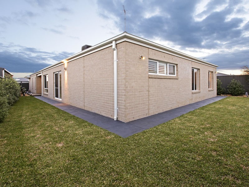 6 Moorhen Drive, Lara VIC 3212