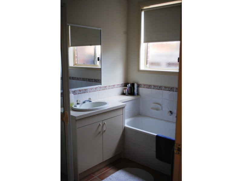 2/66-68 Benjamin Drive, Lara VIC 3212