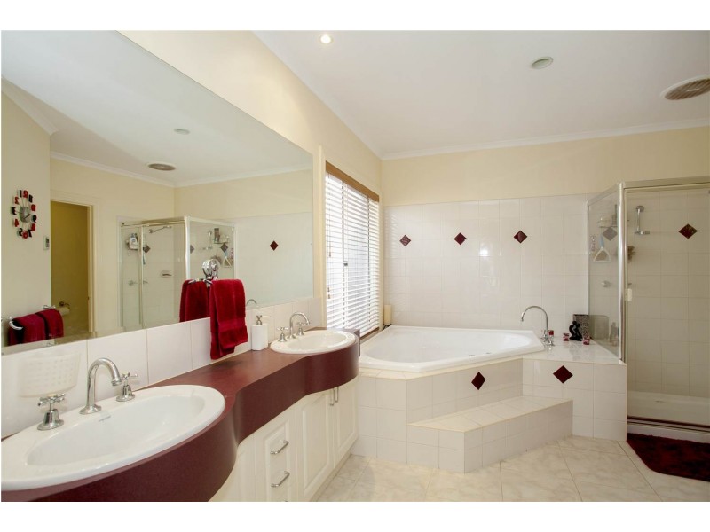 6 Nilaur Place, Lara VIC 3212