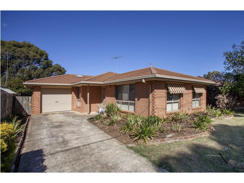 16 Cameron Crescent, Lara VIC 3212