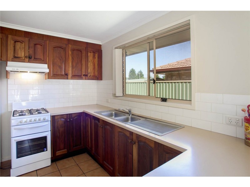 16 Cameron Crescent, Lara VIC 3212