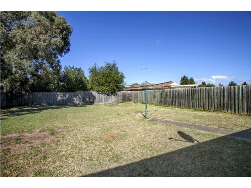 16 Cameron Crescent, Lara VIC 3212