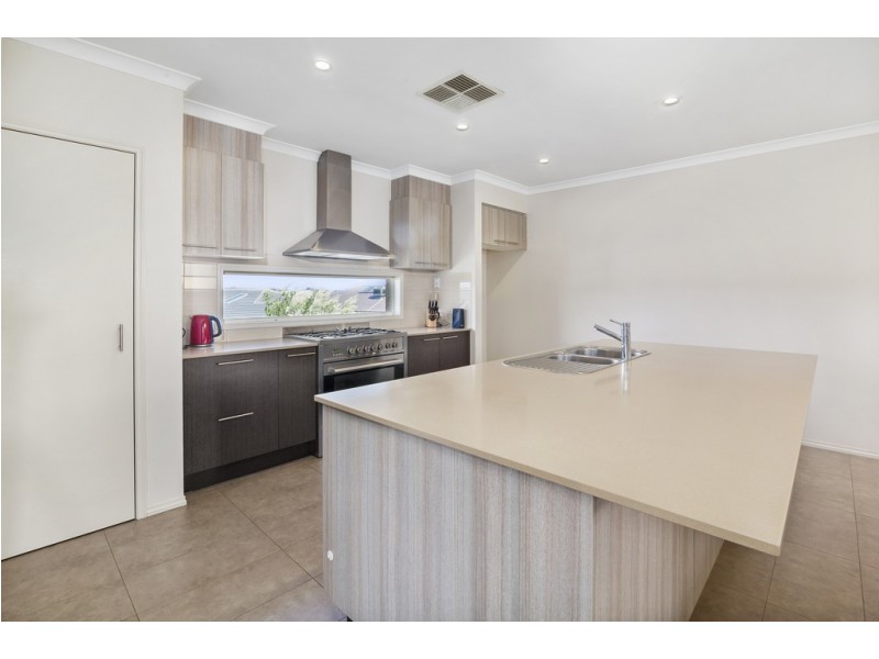 35 Nankeen Avenue, Lara VIC 3212