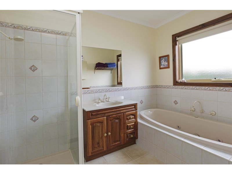 54 Richard Drive, Lara VIC 3212