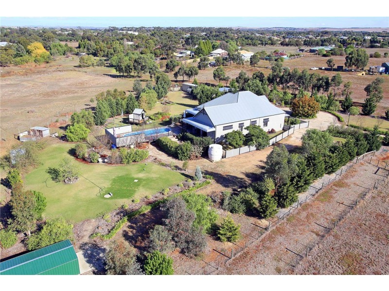 50 Osterlund Court, Lara VIC 3212