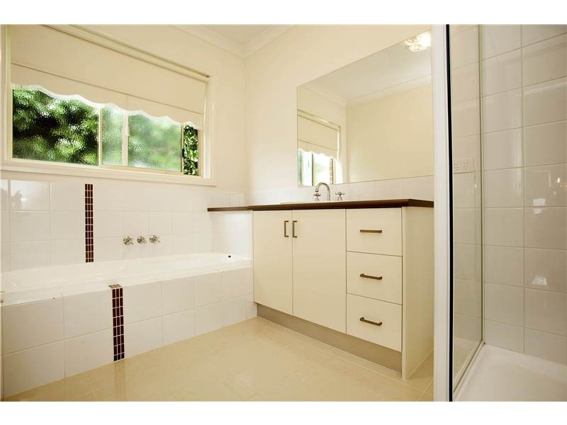 2/2 Young Street, Lara VIC 3212