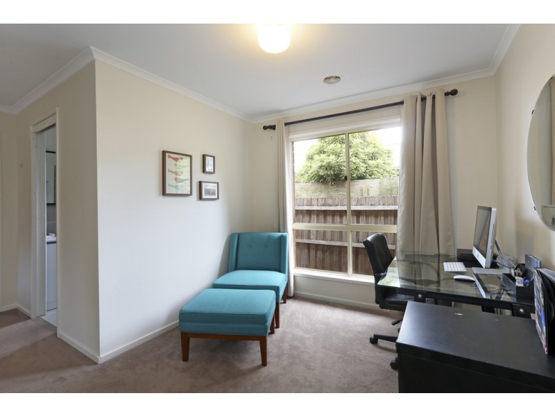 33 Cameron Crescent, Lara VIC 3212