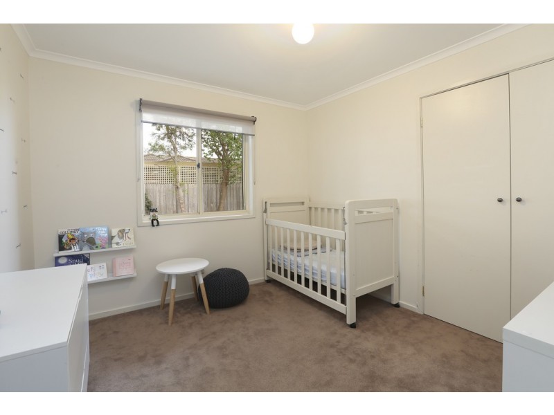 33 Cameron Crescent, Lara VIC 3212