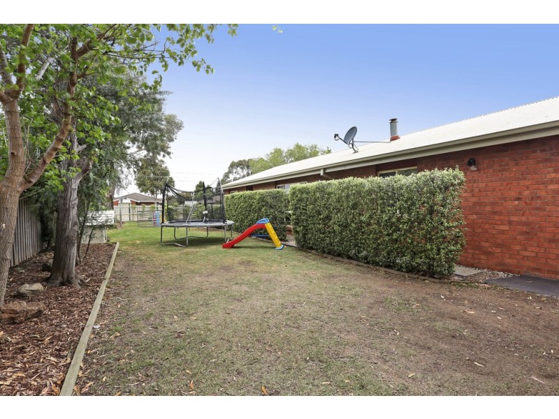 33 Cameron Crescent, Lara VIC 3212