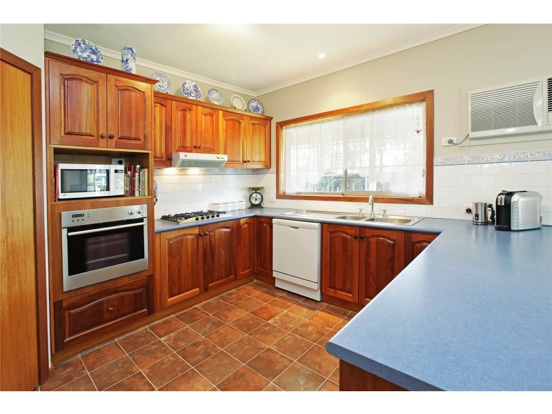 5 Newcomen Court, Lara VIC 3212