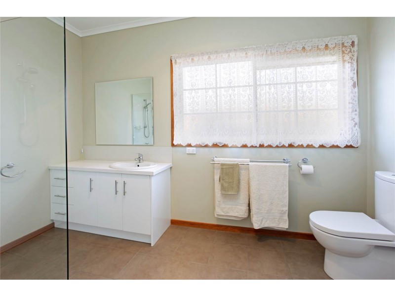 5 Newcomen Court, Lara VIC 3212