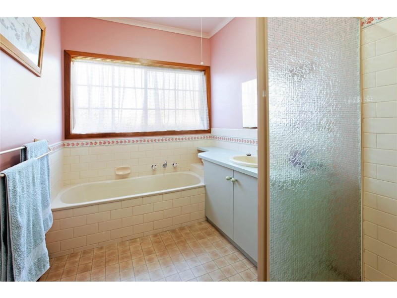 5 Newcomen Court, Lara VIC 3212