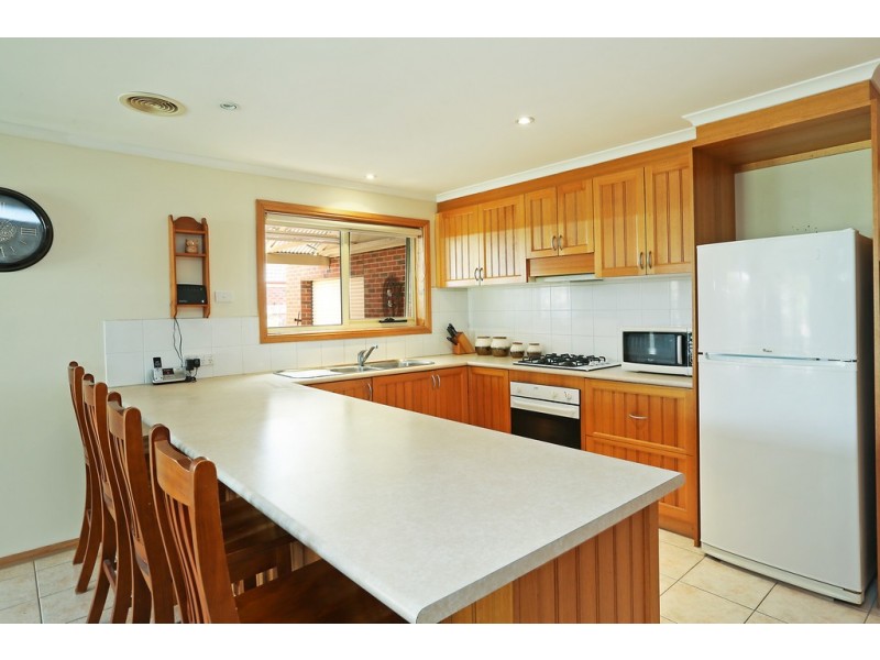 13 Oak Court, Lara VIC 3212