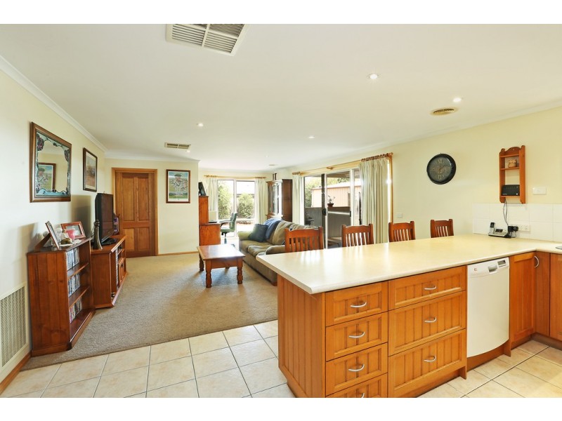 13 Oak Court, Lara VIC 3212