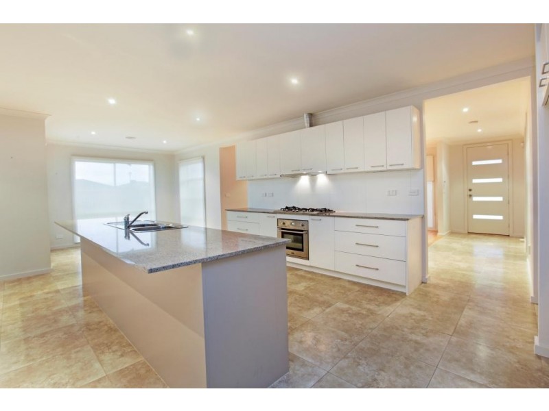 18-20 Moorhen Drive, Lara VIC 3212
