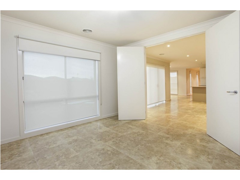 18-20 Moorhen Drive, Lara VIC 3212