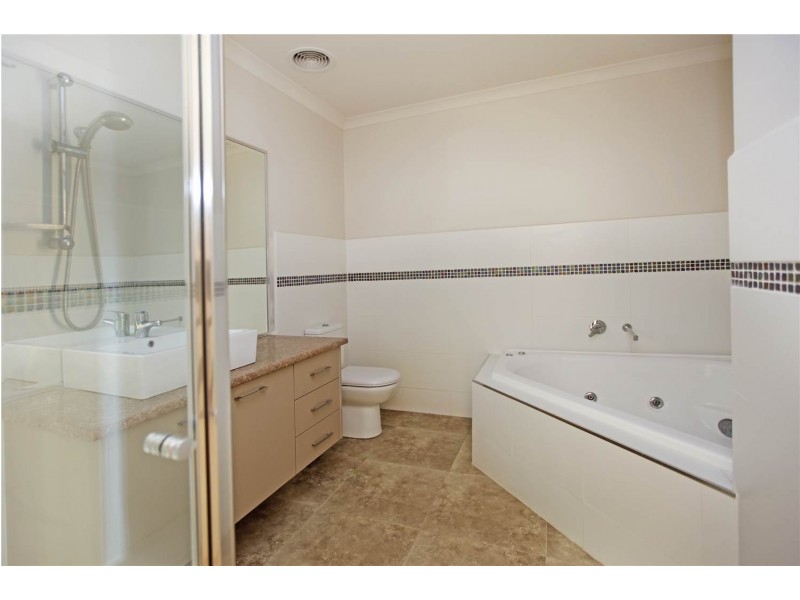 18-20 Moorhen Drive, Lara VIC 3212