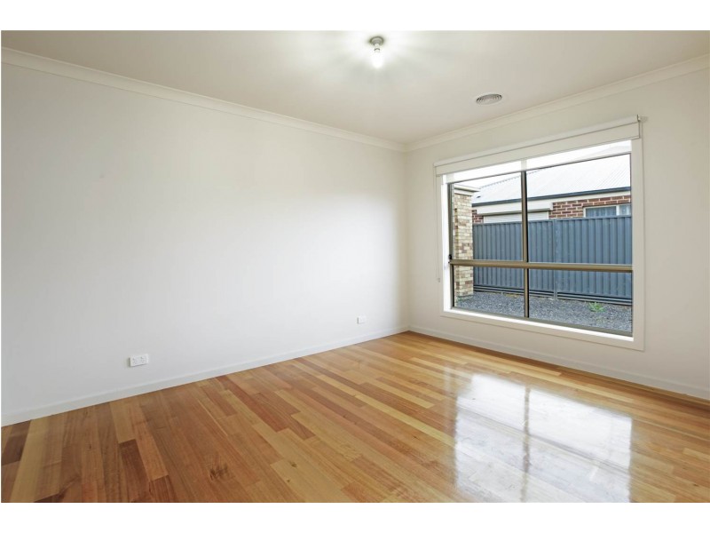 18-20 Moorhen Drive, Lara VIC 3212