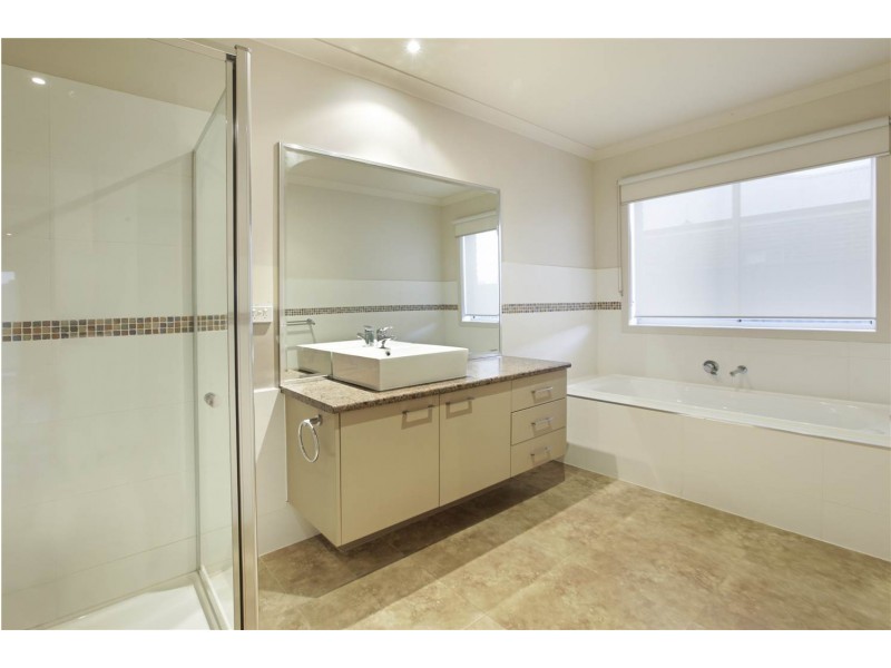 18-20 Moorhen Drive, Lara VIC 3212