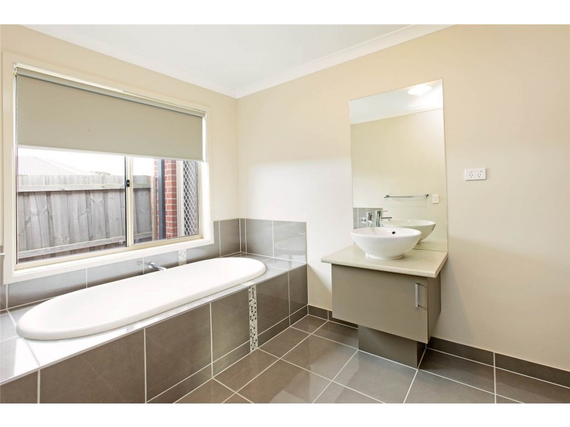 4 Viogner Place, Waurn Ponds VIC 3216